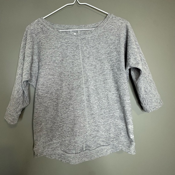 Mondetta Grey 3/4 Sleeve Athletic Top Size
Dot 3 | Lightweight Performance Tee - Picture 2 of 7